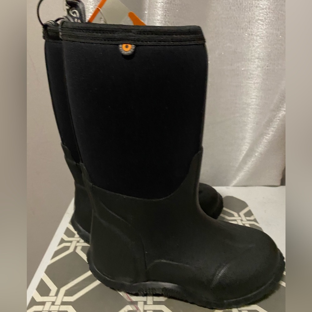 NWT Bogs size 12 kids